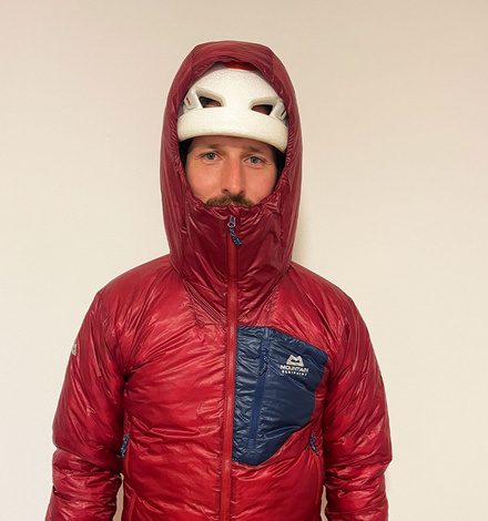 mountain-equipment-oreus-jas-details-helm-capuchon
